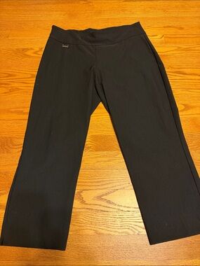Women's Black Pull-On Cropped Knit Pants
